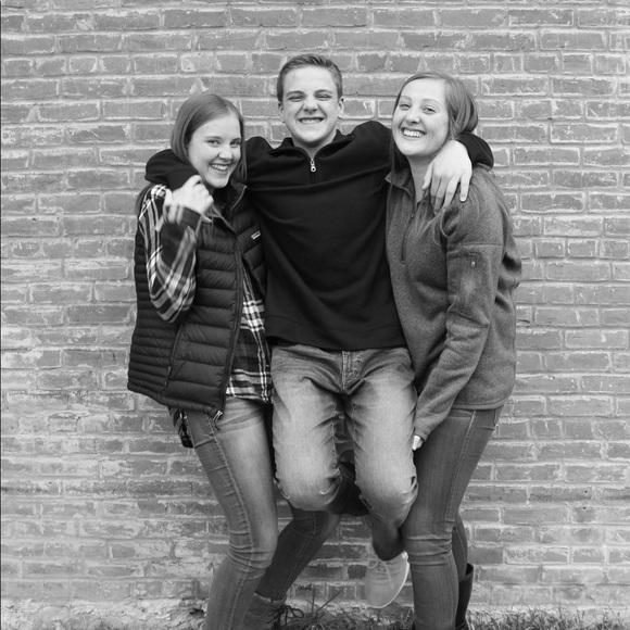 Meet your Posher, Olivia - Picture 5 of 6